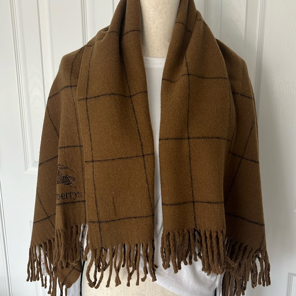 Burberrys Vintage Shawl Scarf - Picture 6 of 6